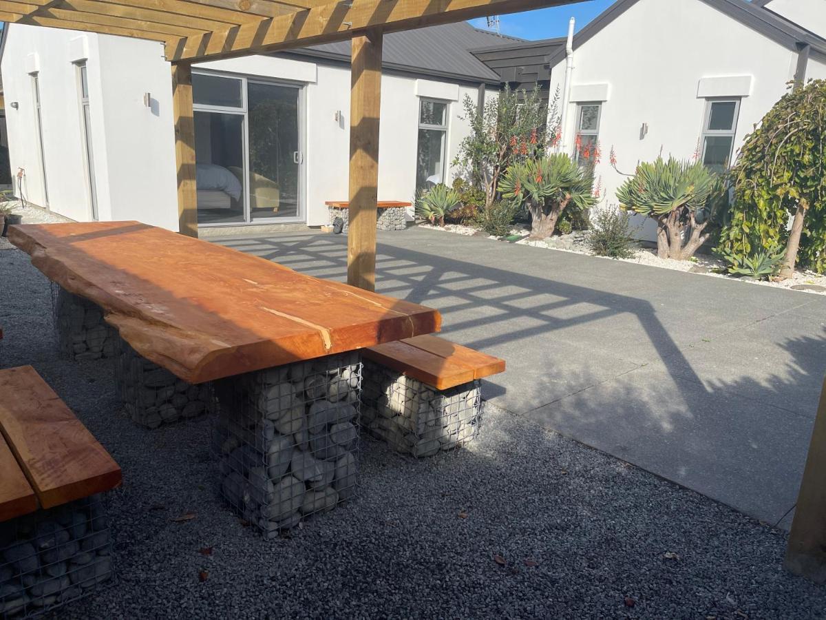 Stunning Park Side Holiday Home Крайстчърч Екстериор снимка